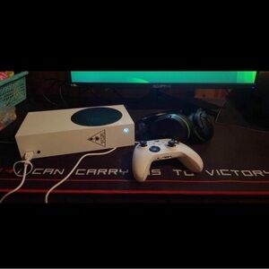 Xbox series s With turtle beach headset and controller